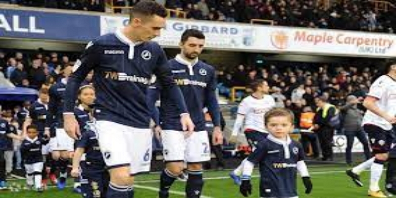 英甲与英乙联赛焦点：彼得堡联完美开局与诺茨郡教练更迭    -爱游戏体育