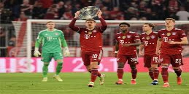 西班牙足坛动态-老将坚守，新星崛起-爱游戏体育