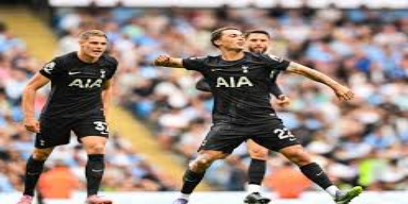 卢顿错失良机与比赛转折- 爱游戏体育