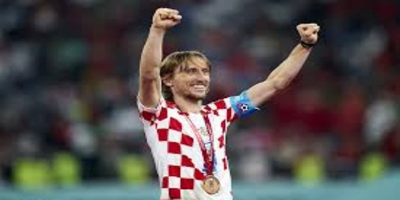 战火中的童年与足球启蒙-爱游戏体育