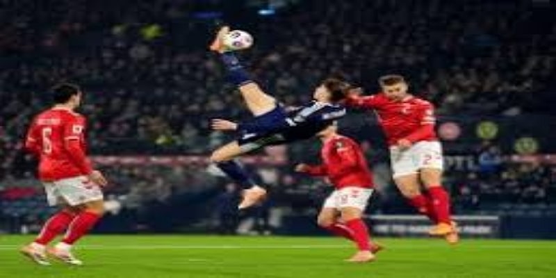 拜仁夏窗动作与中前场布局-爱游戏体育