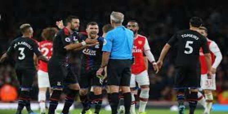 未来影响与足球界反思-爱游戏体育