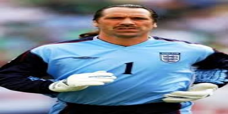 足坛致敬与传奇谢幕-爱游戏体育