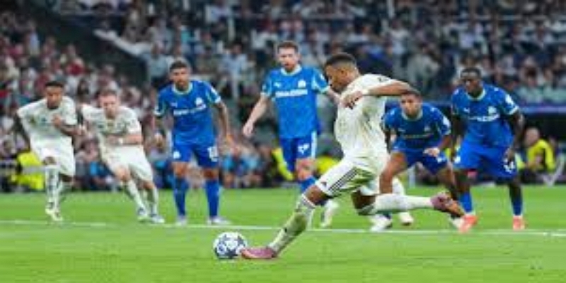 尤文图斯危机加剧：战术失灵与数据暴露问题-爱游戏体育