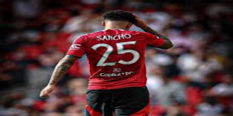 曼联新赛季展望：桑乔能否助红魔重返巅峰？-爱游戏体育