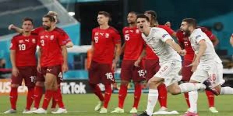 战术复盘：路易斯·恩里克的变阵智慧-爱游戏体育