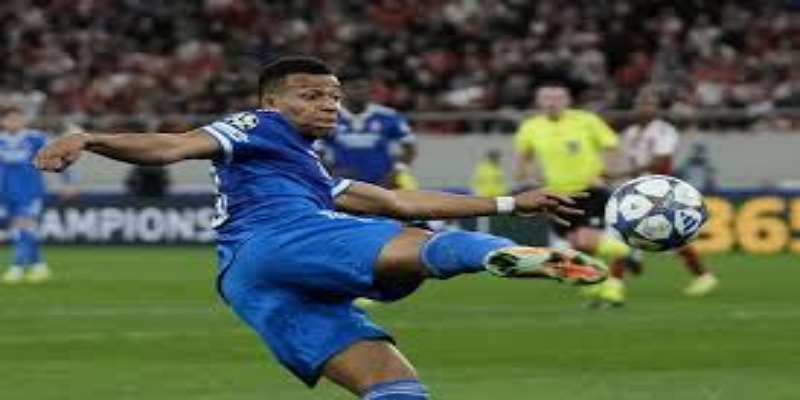 战术调整与团队支撑- 爱游戏体育