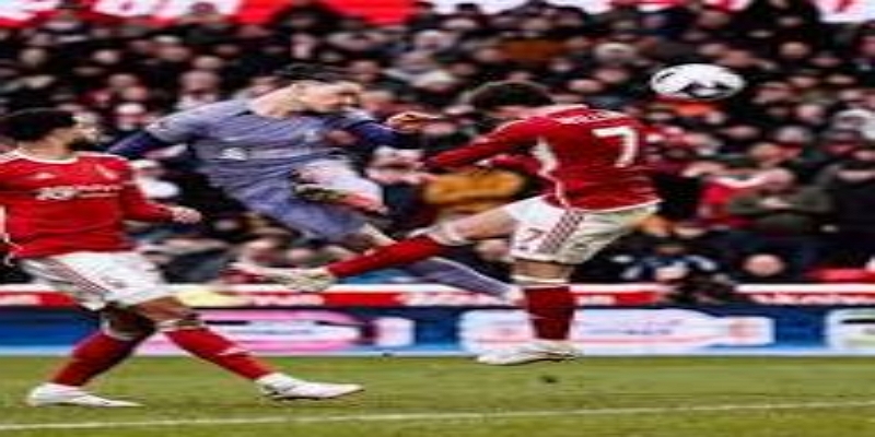 欧战征程与联赛平衡：挑战与机遇并存- 爱游戏体育