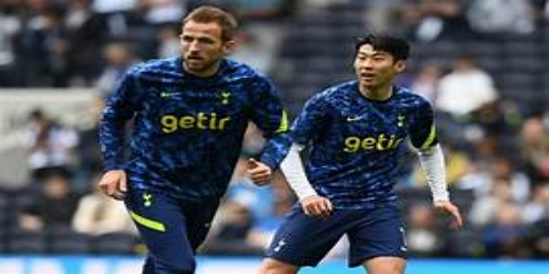 冬窗连锁反应：利兹联锋线危机与青训模式反思-爱游戏体育