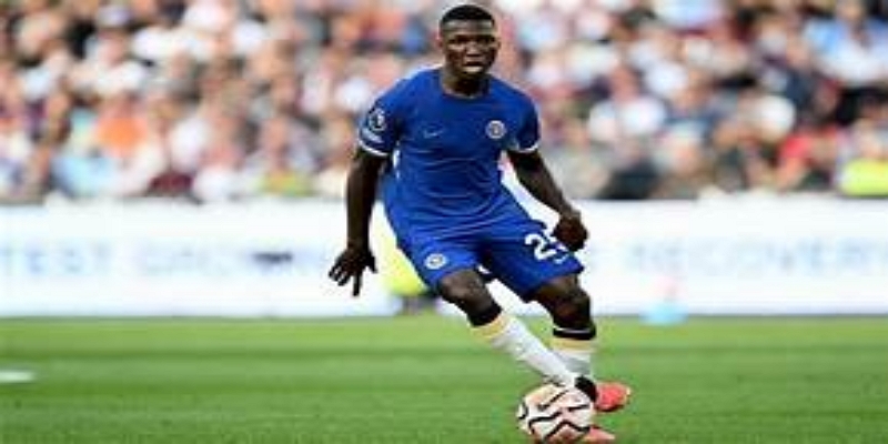 英格兰锋线新星的争夺战 -爱游戏体育